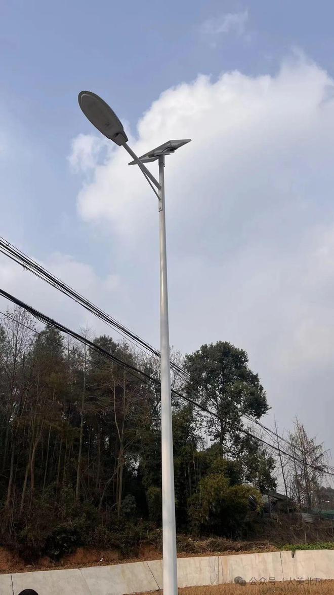 耀辉照明捐赠太阳能路灯照亮北川永昌双龙村道路(图2)